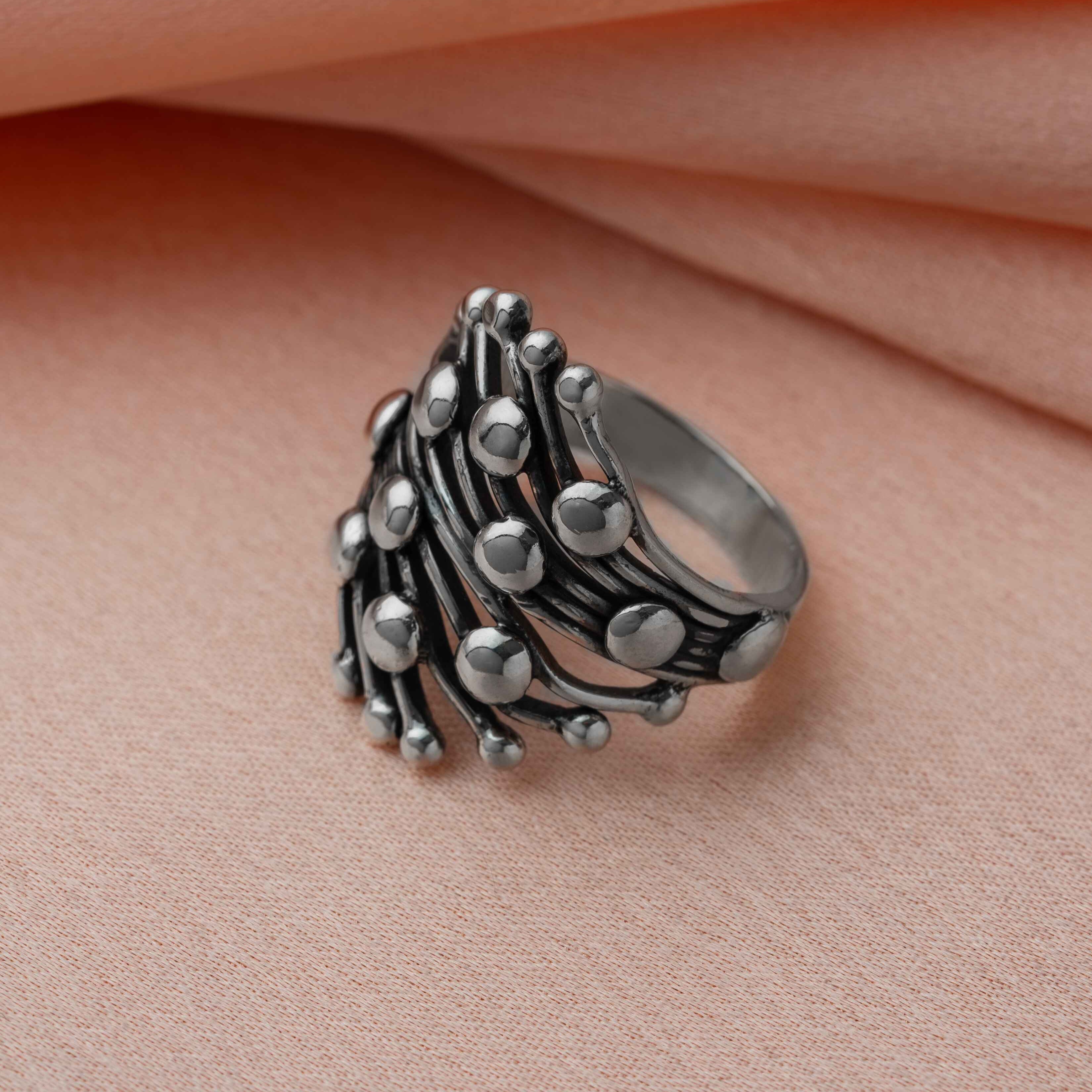 Floating Balls Ring