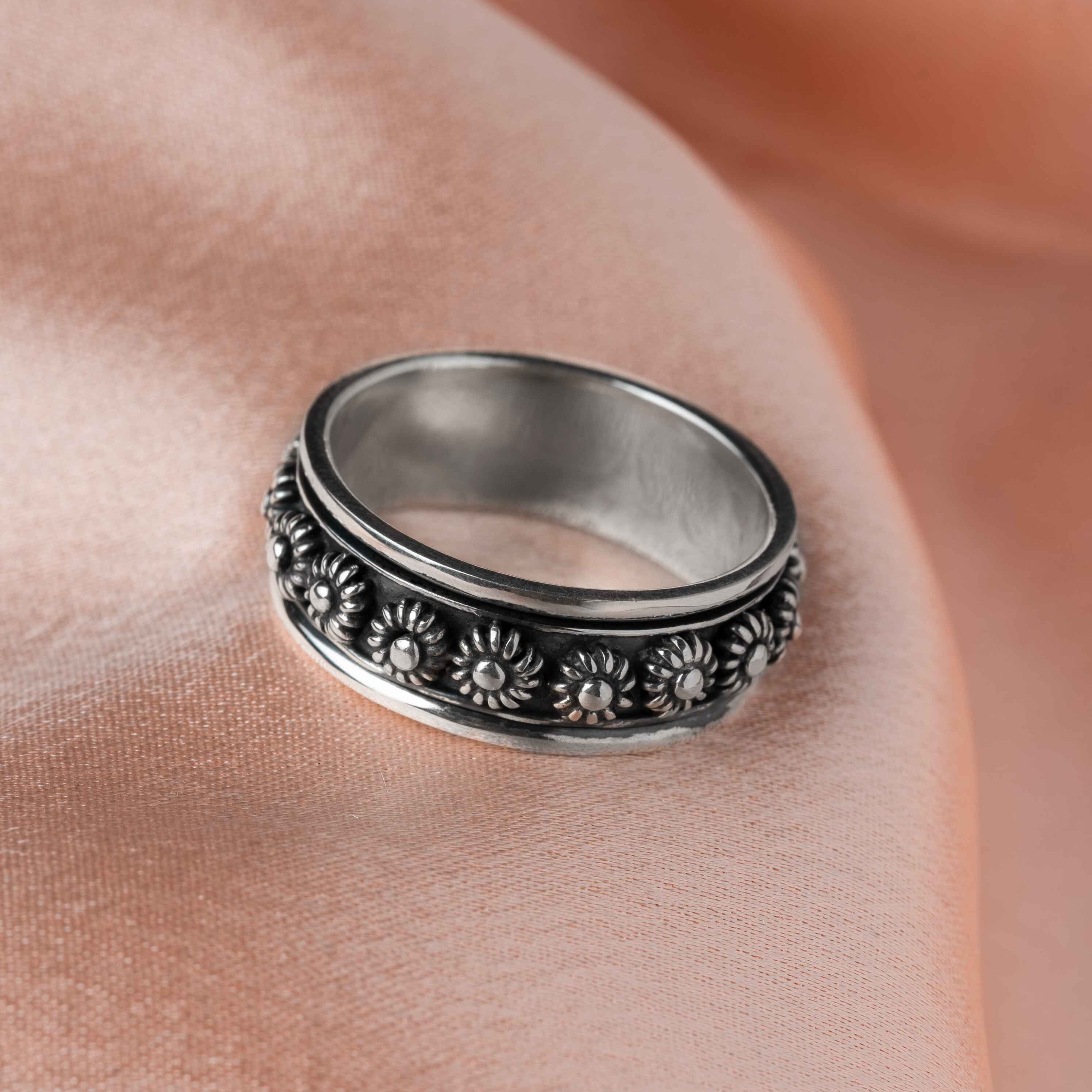 Spinner Floral Ring